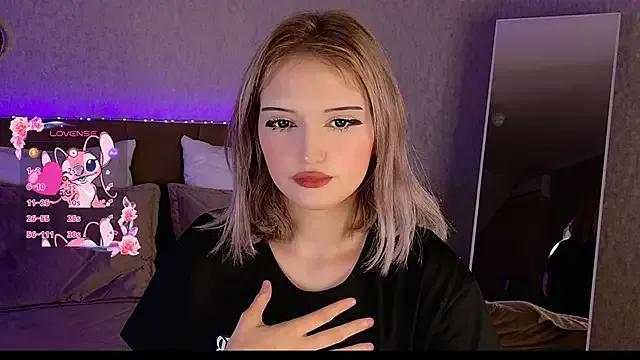 EsmeMayhem from StripChat is Freechat