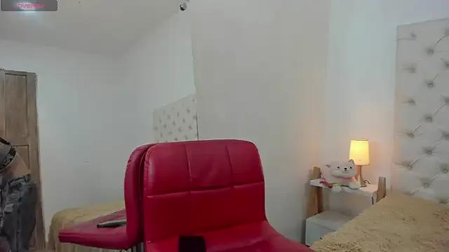 Esmeralda06 from StripChat