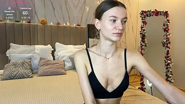 EvaToniz from StripChat is Freechat