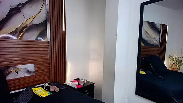 Evelin_thompsson from StripChat is Freechat