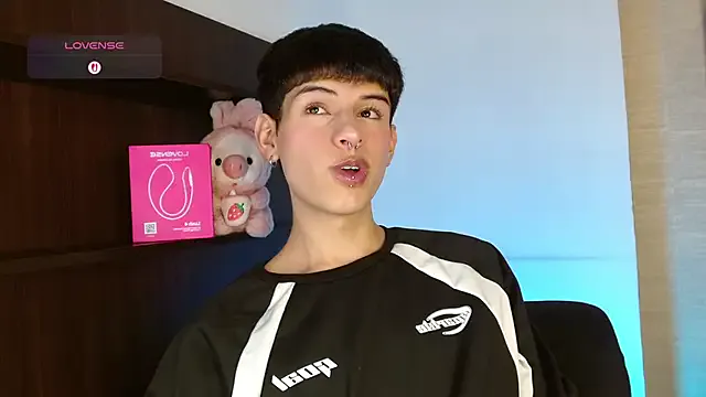 Freechat Ezra_Storm on StripChat