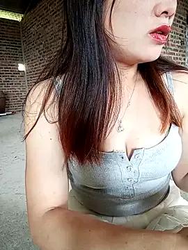 Findongg from StripChat is Freechat