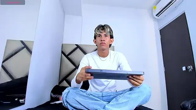 Francisco_Martinez from StripChat is Freechat