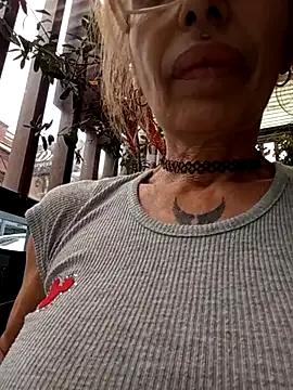 Freechat FrozenWaffle on StripChat