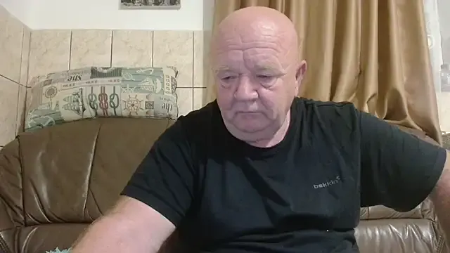 fullballs6 on StripChat 