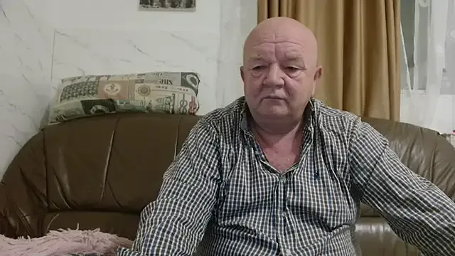 fullballs6 on StripChat 