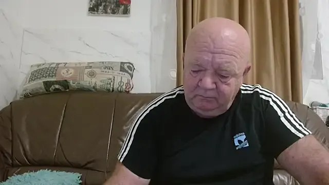 fullballs6 on StripChat 