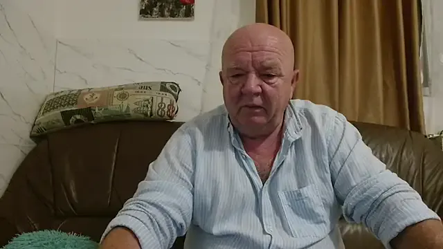 fullballs6 on StripChat 