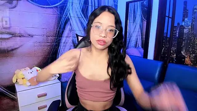 Giaa_rossi from StripChat is Freechat