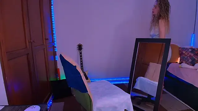 Freechat Giantonelawow on StripChat