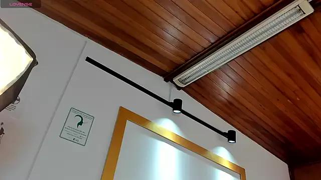 Hannaa_Evanss from StripChat is Freechat