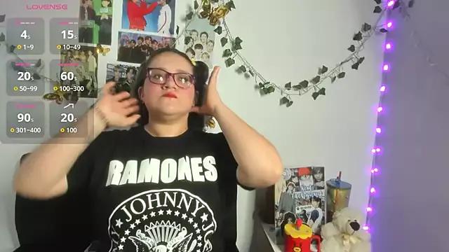 Hellenn_rose from StripChat is Freechat