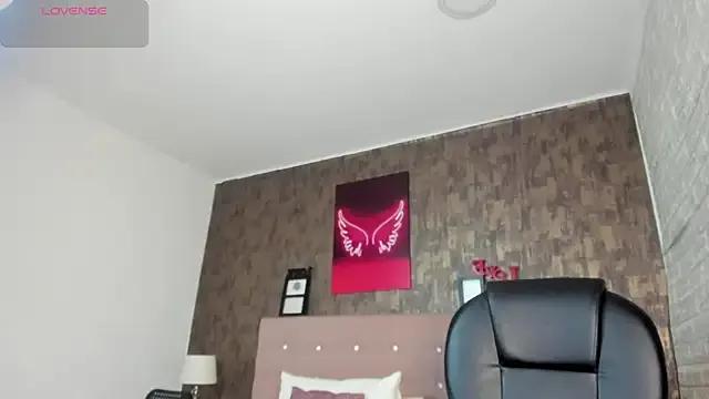Hilarin__ from StripChat