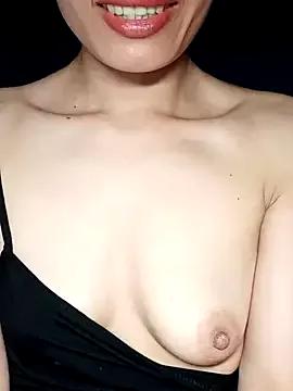 Hinna_x from StripChat is Freechat