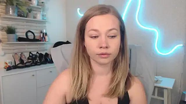 holly_xglam from StripChat is Freechat