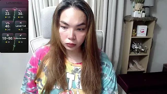 HolLyFaaCKer from StripChat is Freechat