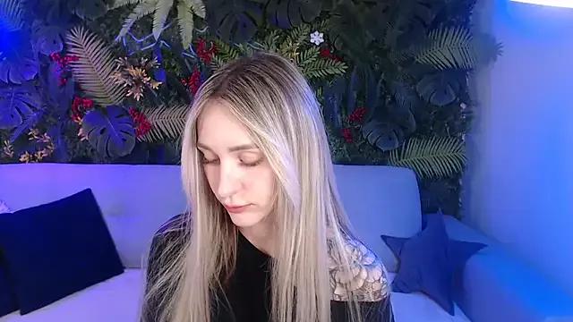 Horny_Blond from StripChat is Freechat