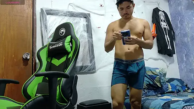 Freechat hotboys1924 on StripChat