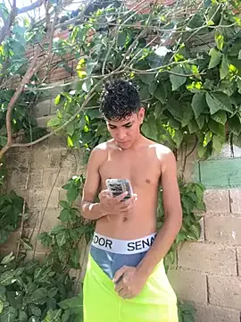 Freechat hotboys1924 on StripChat