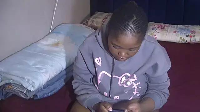 HOTMADDIE02 from StripChat is Freechat