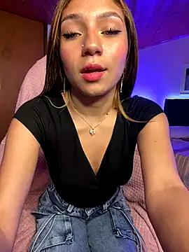Isabella18_pink from StripChat is Freechat