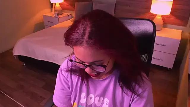 itohana_ from StripChat is Freechat