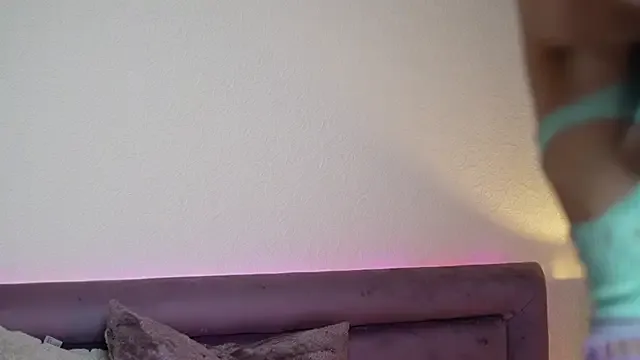 Freechat JoelleApril on StripChat