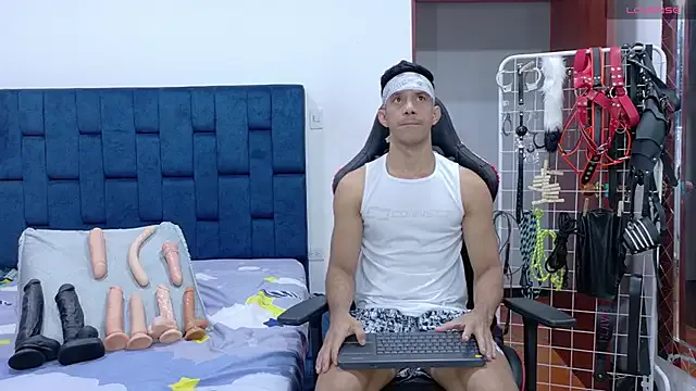 JoseRumbero26 model from StripChat