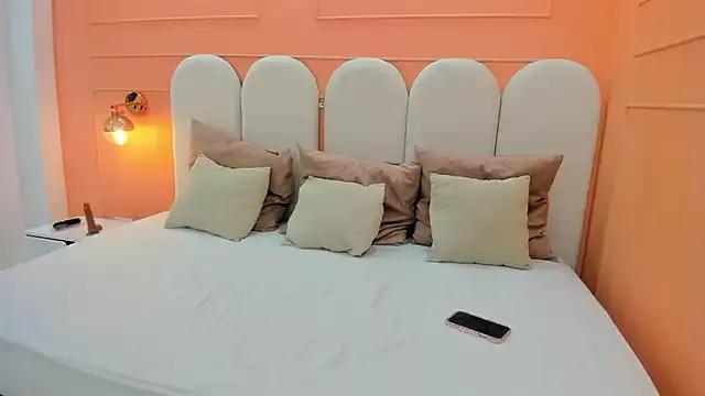 julieta_rosee from StripChat is Freechat