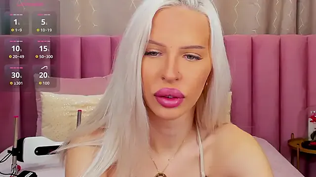 Freechat KailaCrystall on StripChat