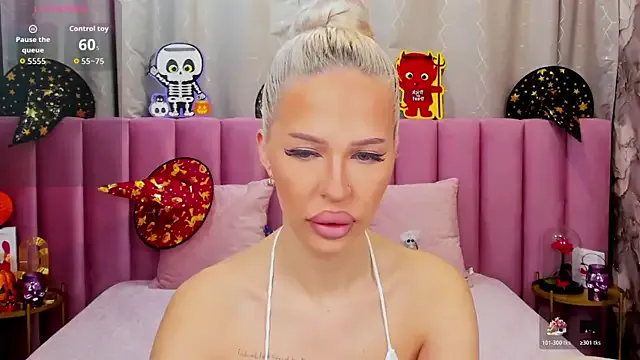 Freechat KailaCrystall on StripChat