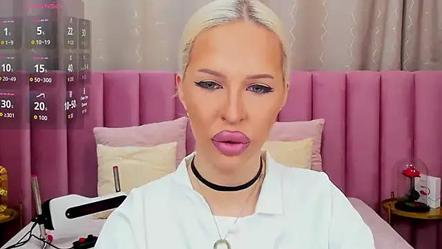 Freechat KailaCrystall on StripChat