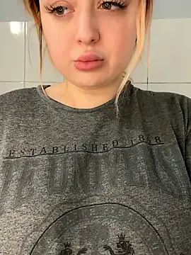 Freechat KellyMoors on StripChat