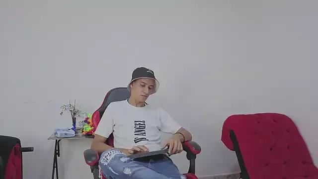 Ken_LatinBoy18 from StripChat is Freechat