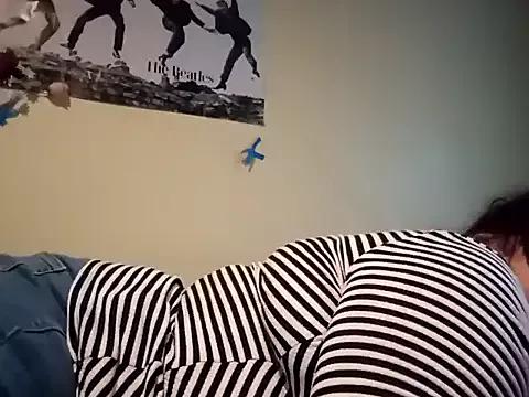 Kitty_WetXxX from StripChat is Freechat