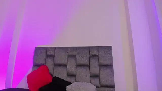 Freechat kittymonroe1 on StripChat