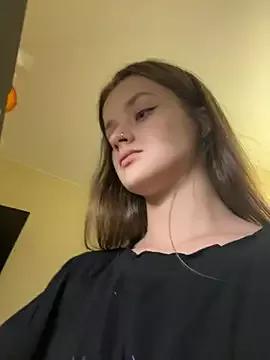 KittyQueeny from StripChat is Freechat