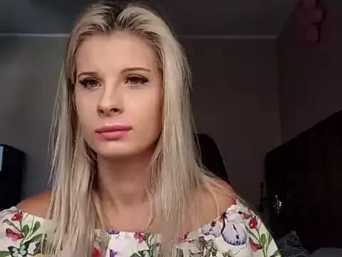 KristineGlow from StripChat is Freechat
