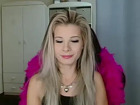 KristineGlow from StripChat is Freechat