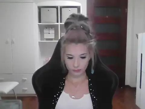 KristineGlow from StripChat is Freechat
