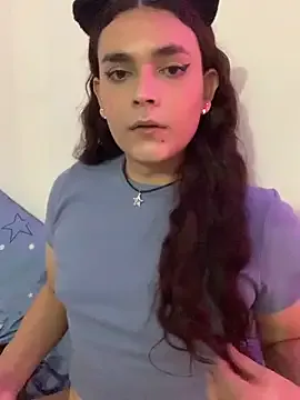 Freechat La-Gatiita-trans on StripChat