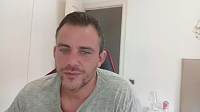 latinblueboy from StripChat is Freechat