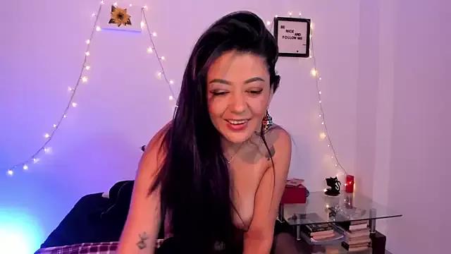 LauraToro_ from StripChat is Freechat