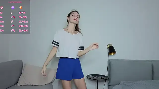 Freechat LauraYoungg on StripChat