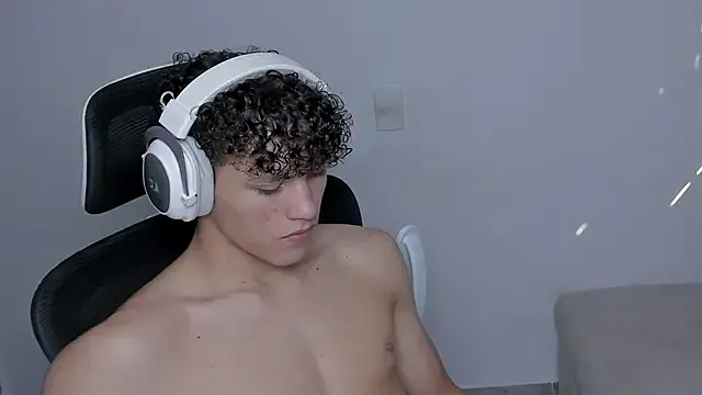 Freechat laurent_nova on StripChat