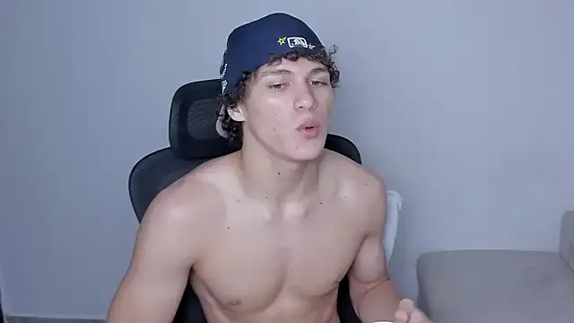 Freechat laurent_nova on StripChat