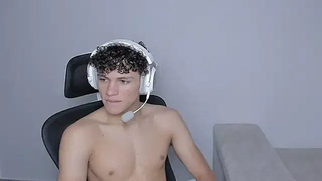 Freechat laurent_nova on StripChat