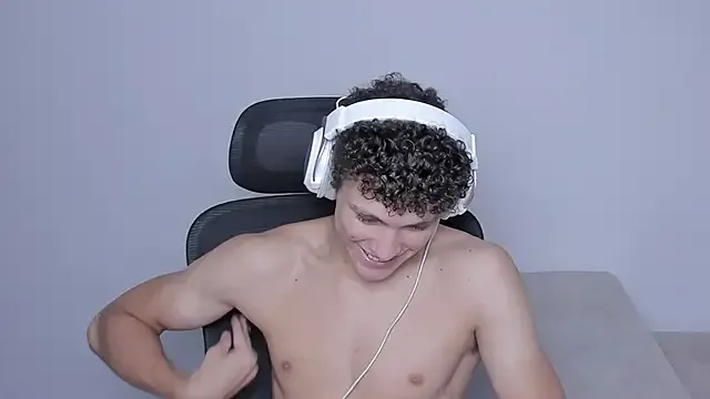 Freechat laurent_nova on StripChat