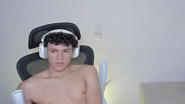 Freechat laurent_nova on StripChat