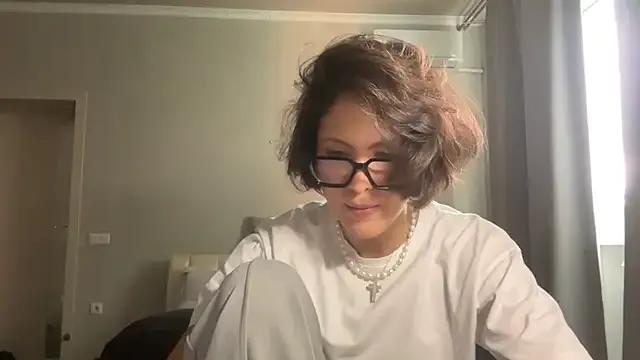 LeandraCasali from StripChat is Freechat
